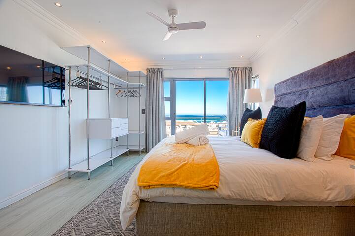 Golden Horizon Penthouse gallery image 2