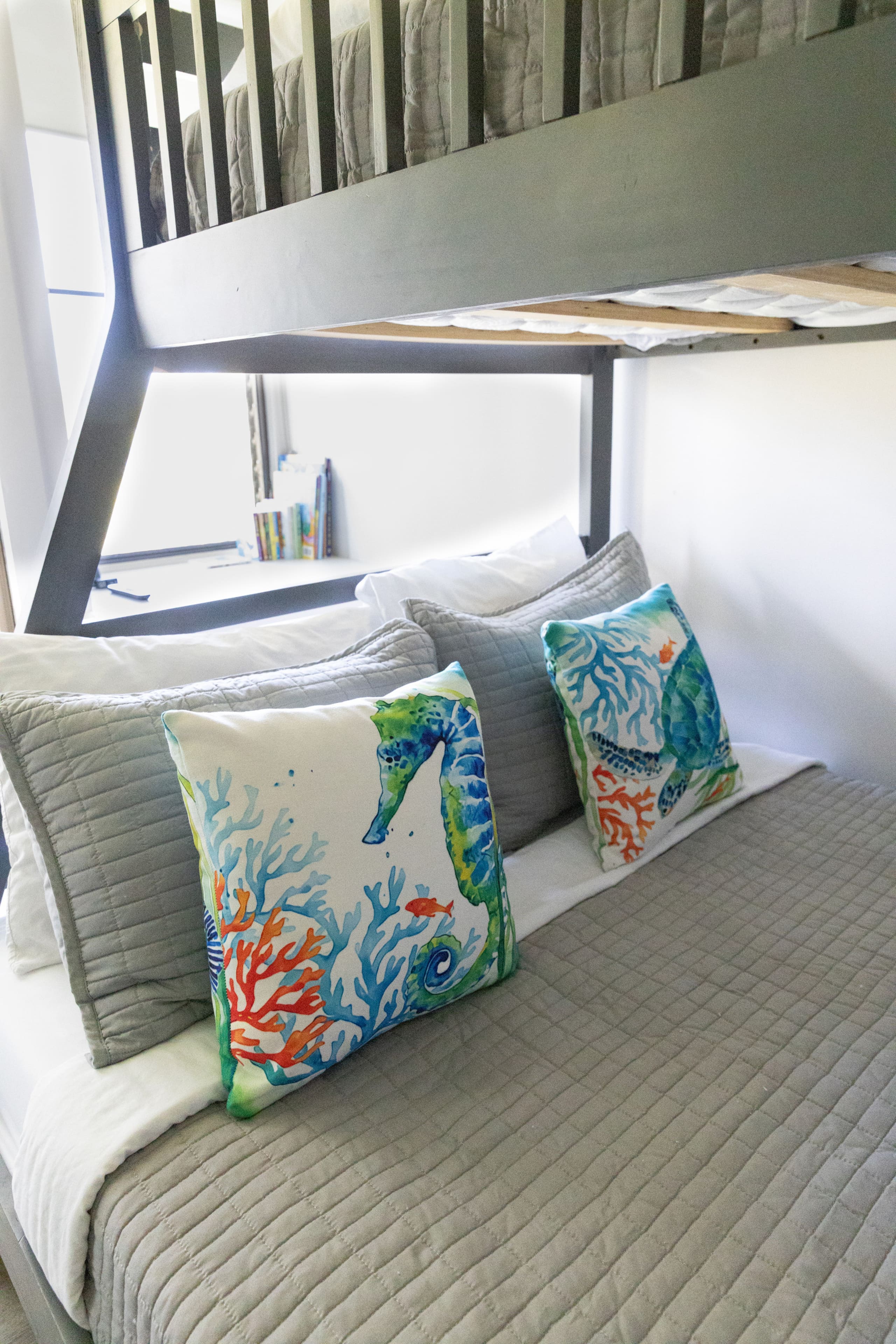 Condo in Kahuku · ★5.0 · 3 bedrooms · 6 beds · 2 private baths - Image 29