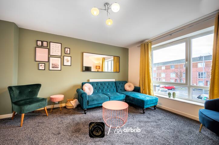 4BR house – City Centre & University – Parking gallery image 5