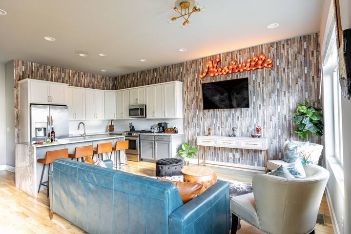 Rooftop Bliss | Karaoke, Games | Near DT Nashville gallery image 4