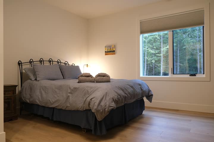 Спалня в мазето. двойно легло.