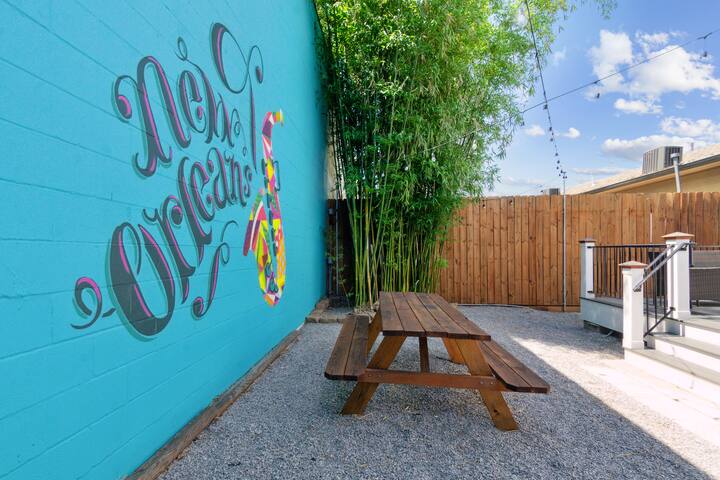 Spacious 5 BR 3.5 bath w private backyard gallery image 2