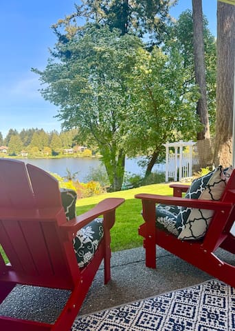 Lakefront Retreat Suite