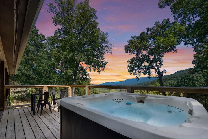 Breathtaking Mountain View Cabin/hot Tub/fire-pit - Tennessee