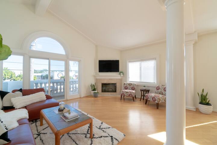 180 oceanviews, outdoor patios, light + bright! gallery image 5