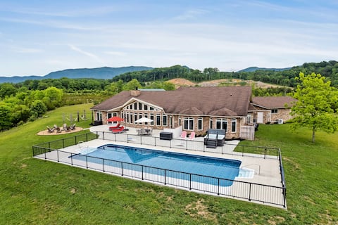 Saltwater Pool+Theater+Game Room+Hot Tub+Dock+Lake