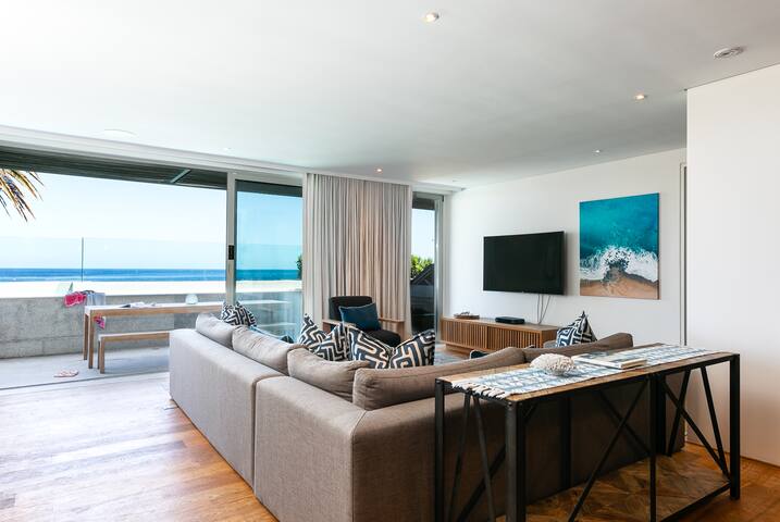 Waters Edge – Luxury Villa – Camps Bay gallery image 2
