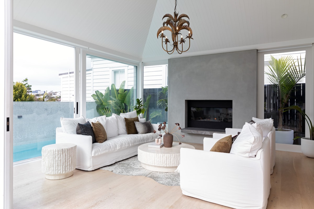 Popular Airbnb listing: Luxury Heritage Villa with Pool in Auckland in Grey Lynn