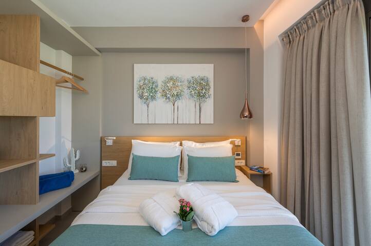 Luxury Villa Esperia|Heat.Pool, Sauna, Jacuzzi&Gym gallery image 2