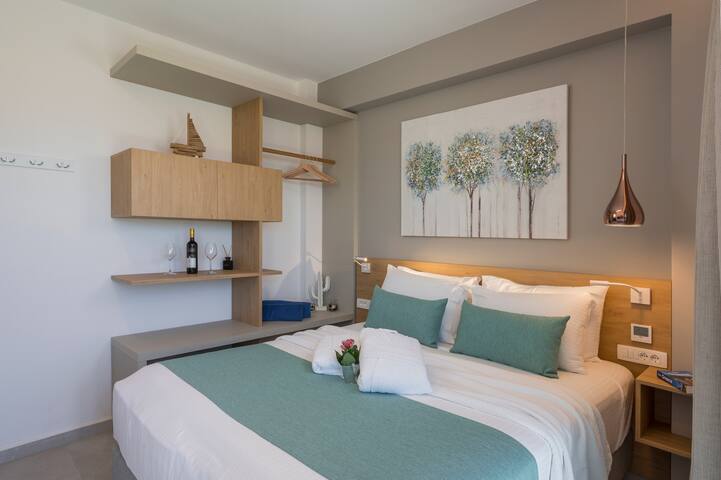 Luxury Villa Esperia|Heat.Pool, Sauna, Jacuzzi&Gym gallery image 4