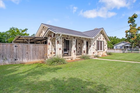 Cypress Star on the Medina | 4BR with Pool & River