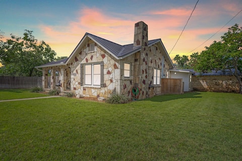 Cypress Star on the Medina | 4BR with Pool & River