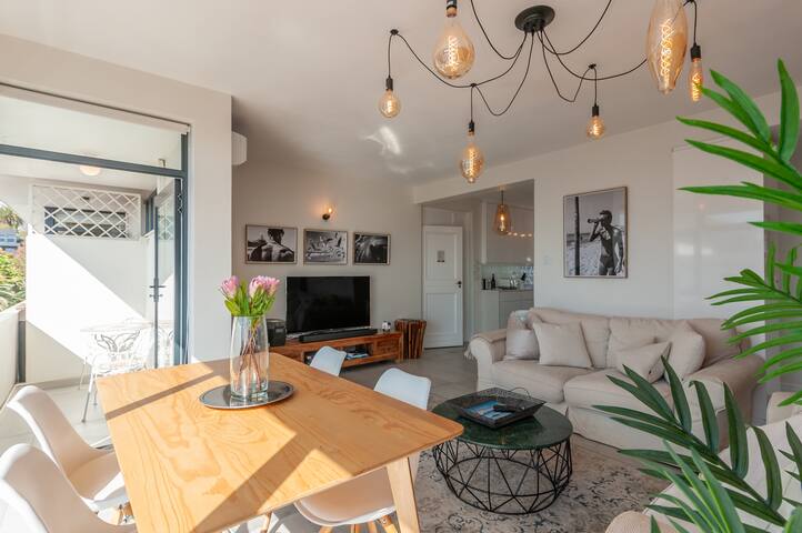 Sea-Facing, Top Floor Apartment in Bantry Bay gallery image 3