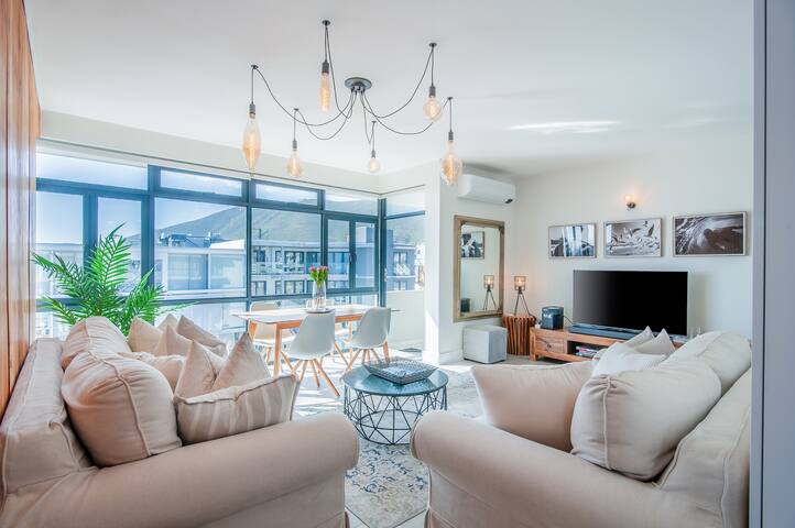 Sea-Facing, Top Floor Apartment in Bantry Bay gallery image 2