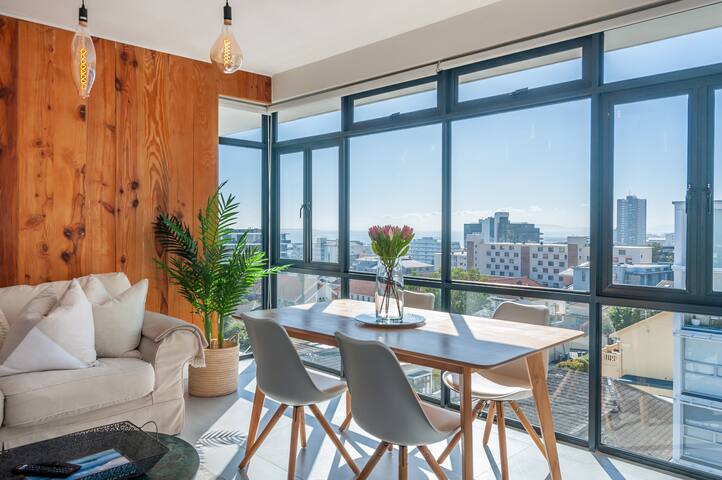 Sea-Facing, Top Floor Apartment in Bantry Bay