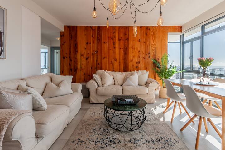 Sea-Facing, Top Floor Apartment in Bantry Bay gallery image 4
