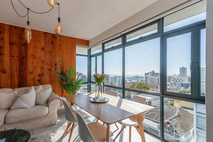 Sea-Facing, Top Floor Apartment in Bantry Bay gallery image 5