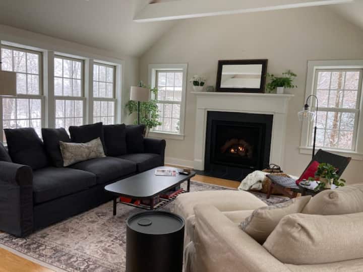 English Country Cottage In New Hampshire - Winslow State Park, Wilmot
