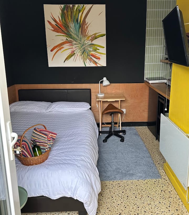 Mini Studio In Filton + Free Off Street Parking - Bristol