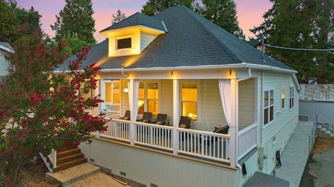 Renovated Historic Cottage 2 blocks to downtown