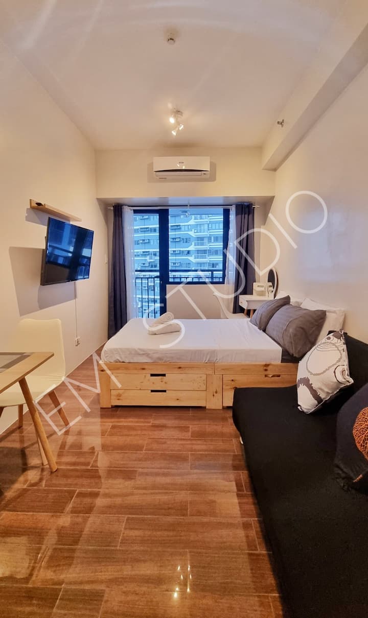 Simple Home In The City - Manila