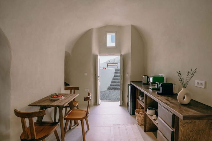 «Villa Patitiri» With Private Pool In Megalochori - Santorini