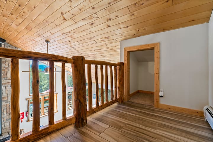 Shpellë sekrete për fëmijë që të çon në 2 krevate dopio