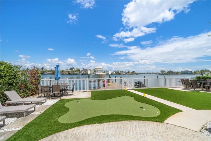 Intercoastal Views, 2br, Walk To The Beach! - Indian Rocks Beach, FL