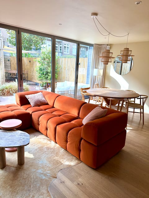 Successful Airbnb property: Ground floor apartment with garden near Vondelpark in Hoofddorppleinbuurt