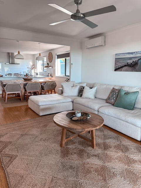 Top performing Airbnb: Ocean Views Busselton | Walk to Jetty | Ayatana in Geographe