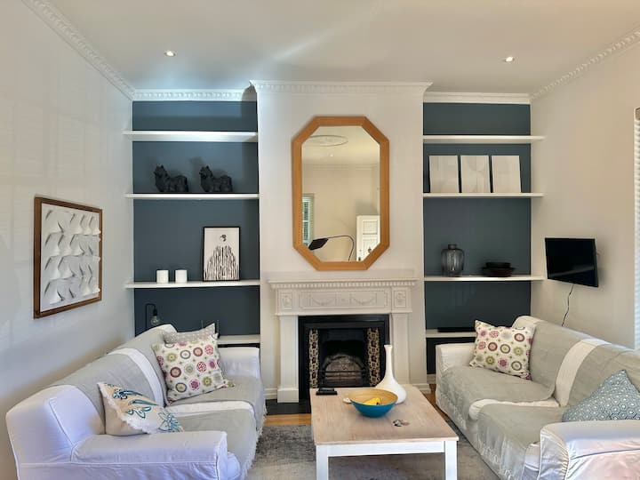 Reimagined Period Townhouse In Green Point - Camps Bay