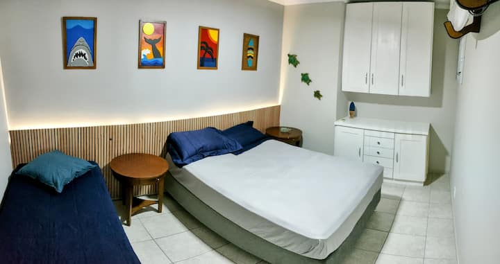 Quato 2 - s manželskou posteľou a samostatnou posteľou, nepriamym osvetlením, klimatizáciou, stropným ventilátorom a šatníkom.
