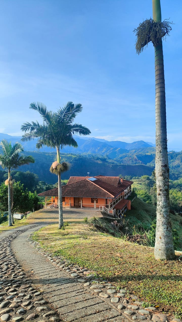 Buenavista Salento Homestead | Breakfast + Jacuzzi