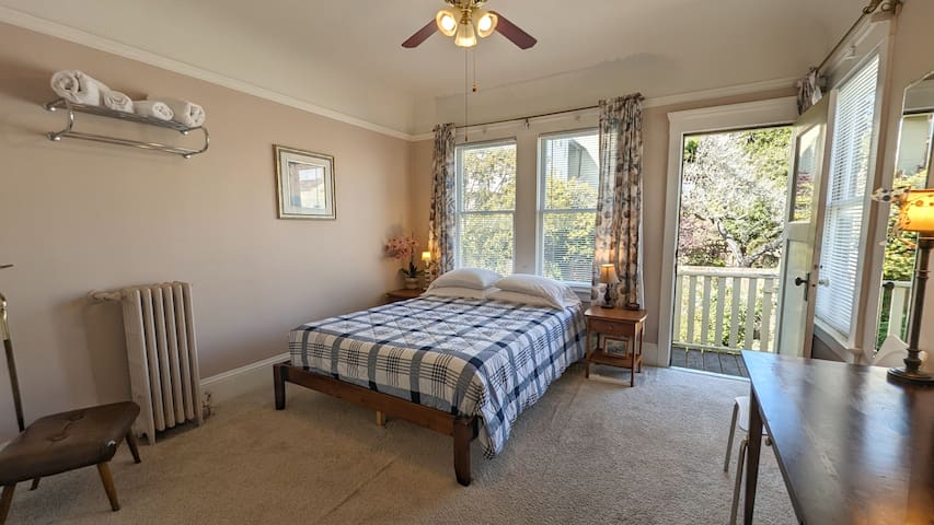 Stylish 2-BR Private Bath | Central SF Castro NBHD