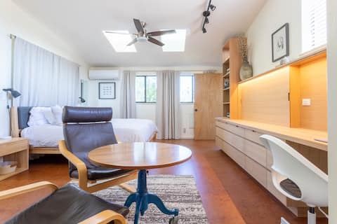 Amy's Local BNB - walk to town **and hot tub!**