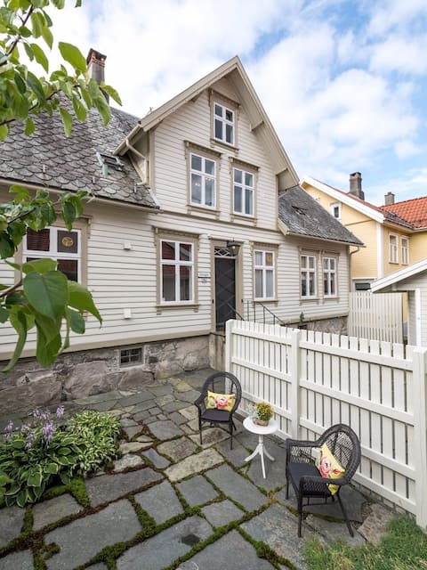 Large, great villa in the middle of Egersund with 1 parking