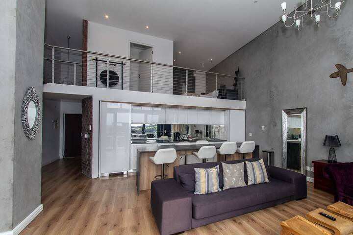 Stunning 2 Bedroomed Loft-style penthouse (712) gallery image 4