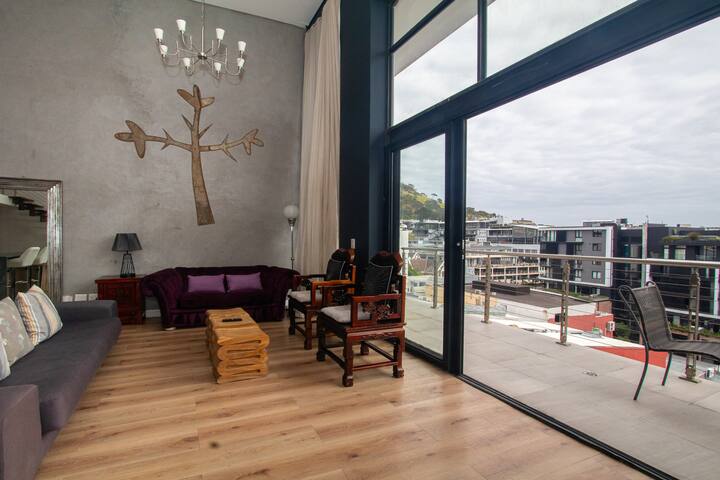 Stunning 2 Bedroomed Loft-style penthouse (712) gallery image 5