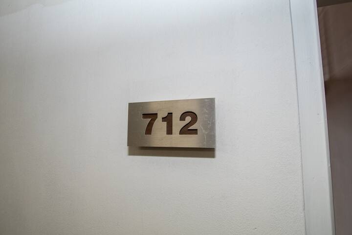 Stunning 2 Bedroomed Loft-style penthouse (712) gallery image 3