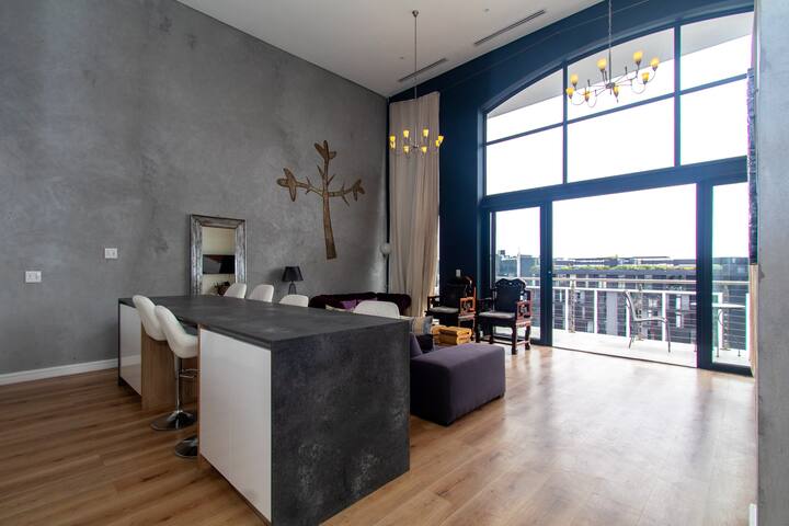 Stunning 2 Bedroomed Loft-style penthouse (712) gallery image 2