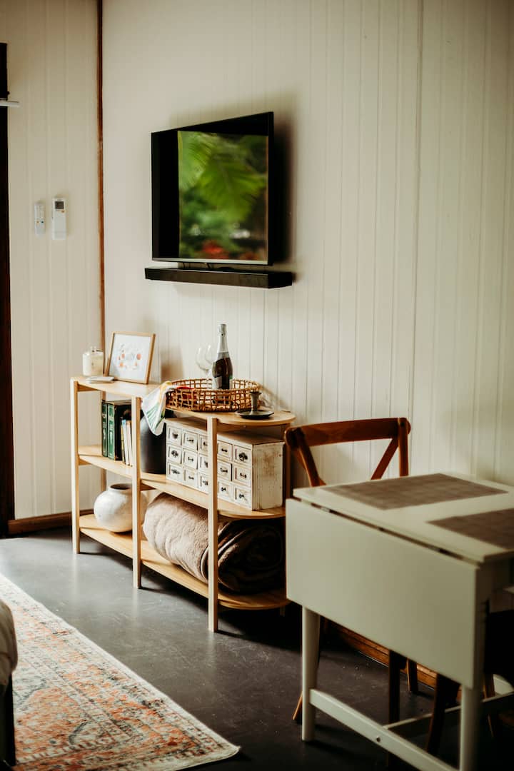 Little Forest Log Cabin Retreat - Sunshine Coast