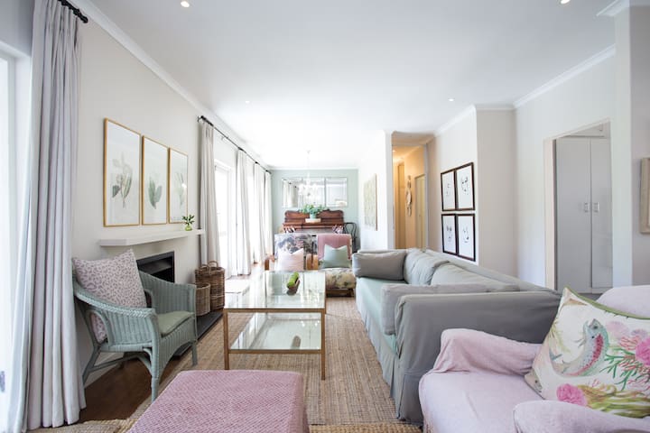 Sophisticated home in Hout Bay – Loadshedding Free