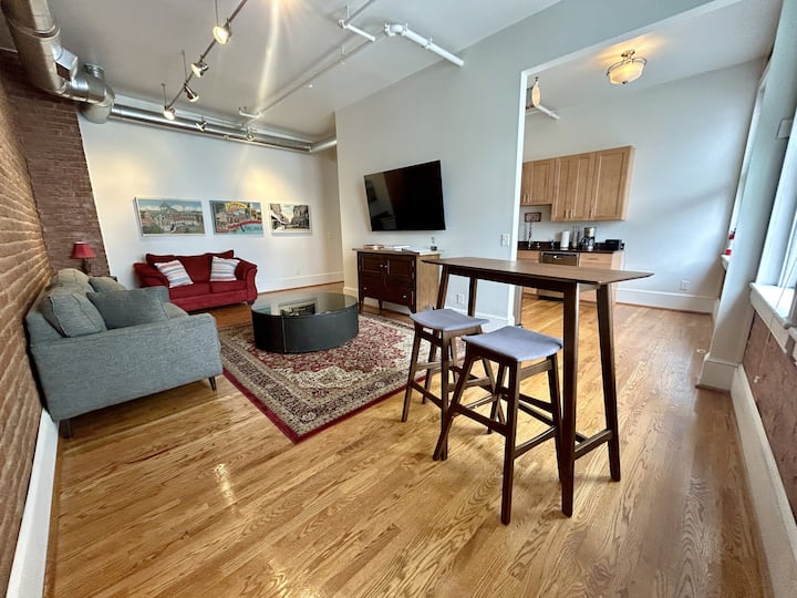 The 611 Loft. Central Downtown Location. - Roanoke, VA