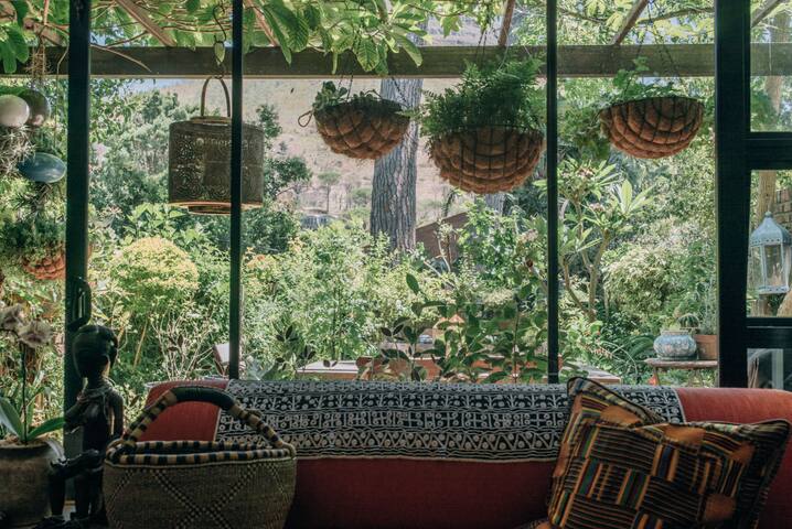 At the foot of Table Mountain | Maison AfroChic gallery image 3