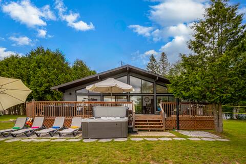 Lake House Chalet - Hot Tub - AC - Dock