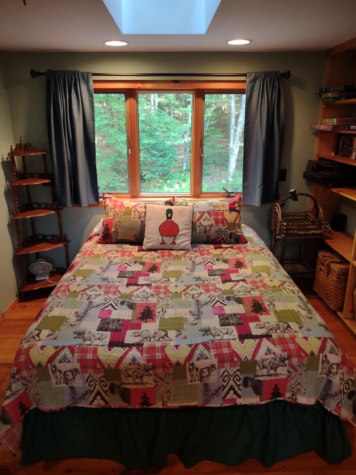 Ზემოთ - საძინებელი - საწოლი 152 × 203 სმ