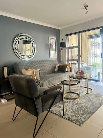 A cosy 2 bedroom apartment in Century City.