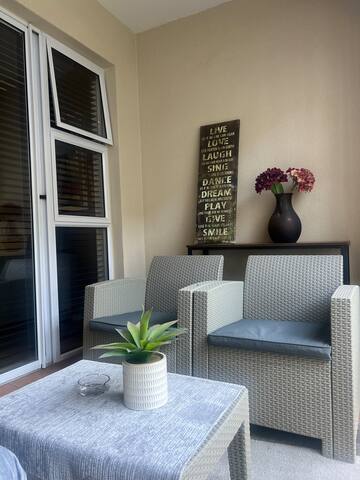 A cosy 2 bedroom apartment in Century City. gallery image 4