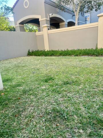 A cosy 2 bedroom apartment in Century City. gallery image 2