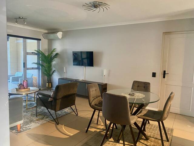 A cosy 2 bedroom apartment in Century City. gallery image 5